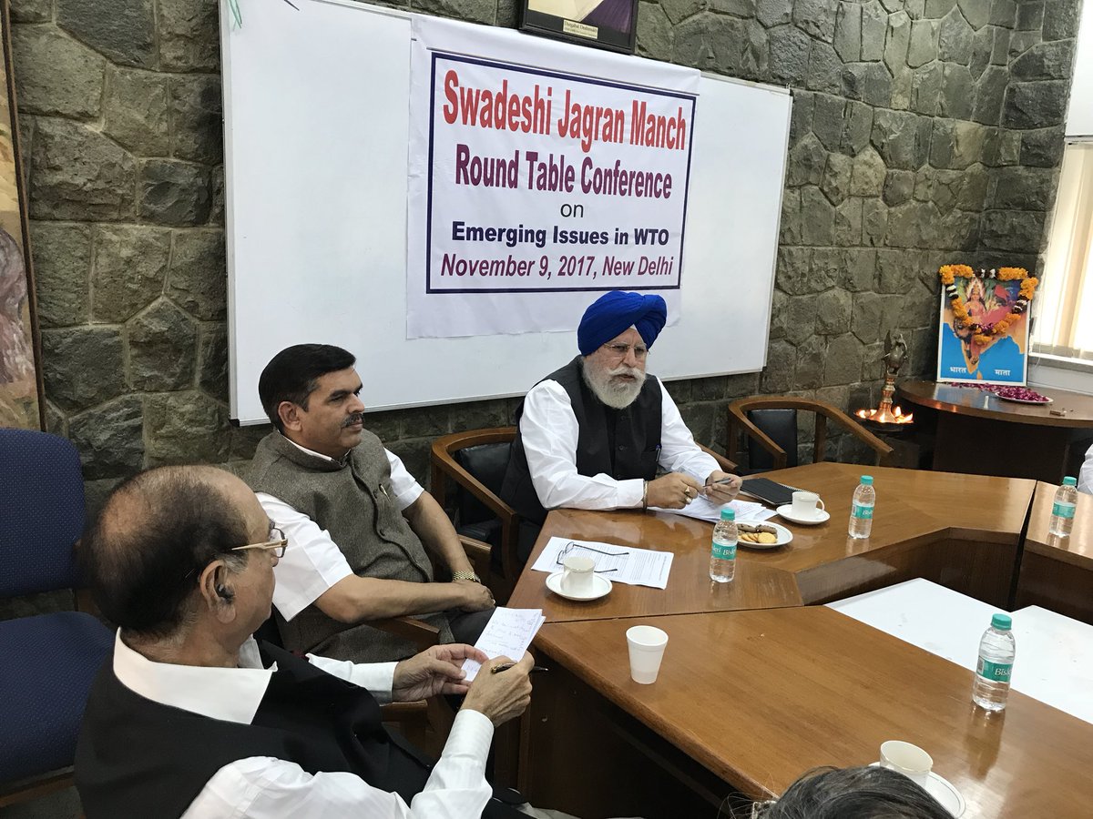ashwani_mahajan's tweet photo. #AbhijitDas speaks at #RoundTableConference on #EmergingIssuesinWTO organised by @SwadeshiManch @lal_kashmiri https://t.co/4n1i0qtthL