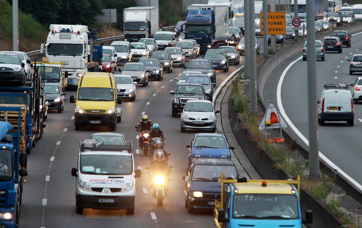 SO_Bordeaux's tweet photo. 11 km de bouchons sur l'A10, de Paris vers Bordeaux. Consultez notre carte du trafic en temps réel
https://t.co/QKg6J2EKw5 https://t.co/a45KeC997p
