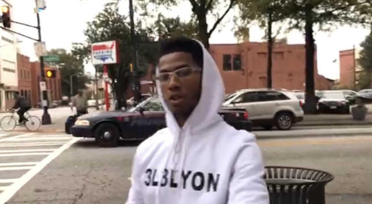 hlgnwlth's tweet photo. 3L3LYON H&amp;M Pullover | Fall 2017 
https://t.co/KI4y80kC3M https://t.co/5C9dE1XrSt