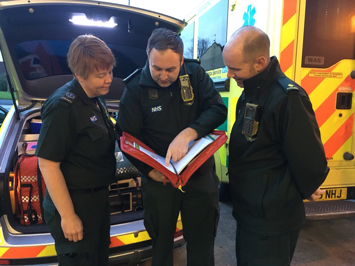 Piglet2000's tweet photo. Operations Officer showing the morning crews the Major Incident Folder #crewlearning https://t.co/nrrjlvHBLn