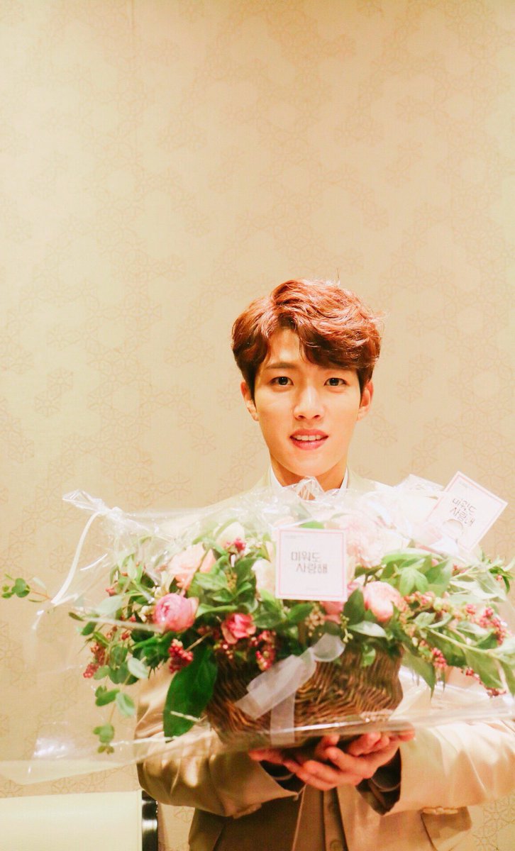 💛 성열 팬 연합에서 준비한 성열이를 위한 서포트~ 성열이 건강이 최우선이라 준비한 정관장 환진단 60환과 축하하는 날엔 빼놓을 수 없는 꽃바구니와 레드와인까지❤️ 성열아 힘내❤️