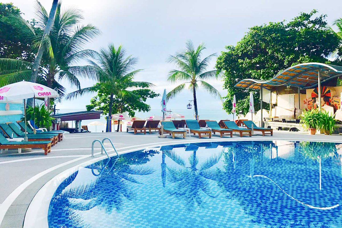 hotels_inside's tweet photo. With a perfect location in central #Chaweng, #KohSamui’s best beach, #ChabaSamuiResort is the ideal location for beachside relaxation by day and to wine and dine by night. https://t.co/Gl4qUVcher https://t.co/azNHK68j0s