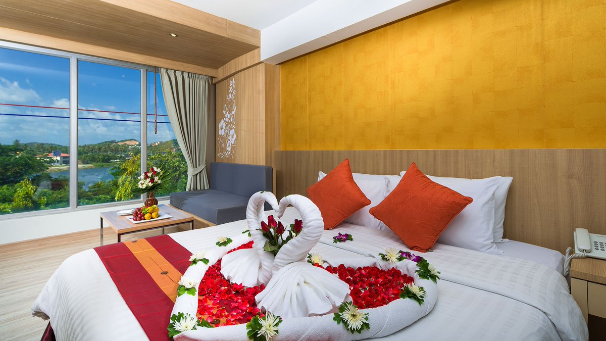 hotels_inside's tweet photo. With a perfect location in central #Chaweng, #KohSamui’s best beach, #ChabaSamuiResort is the ideal location for beachside relaxation by day and to wine and dine by night. https://t.co/Gl4qUVcher https://t.co/azNHK68j0s