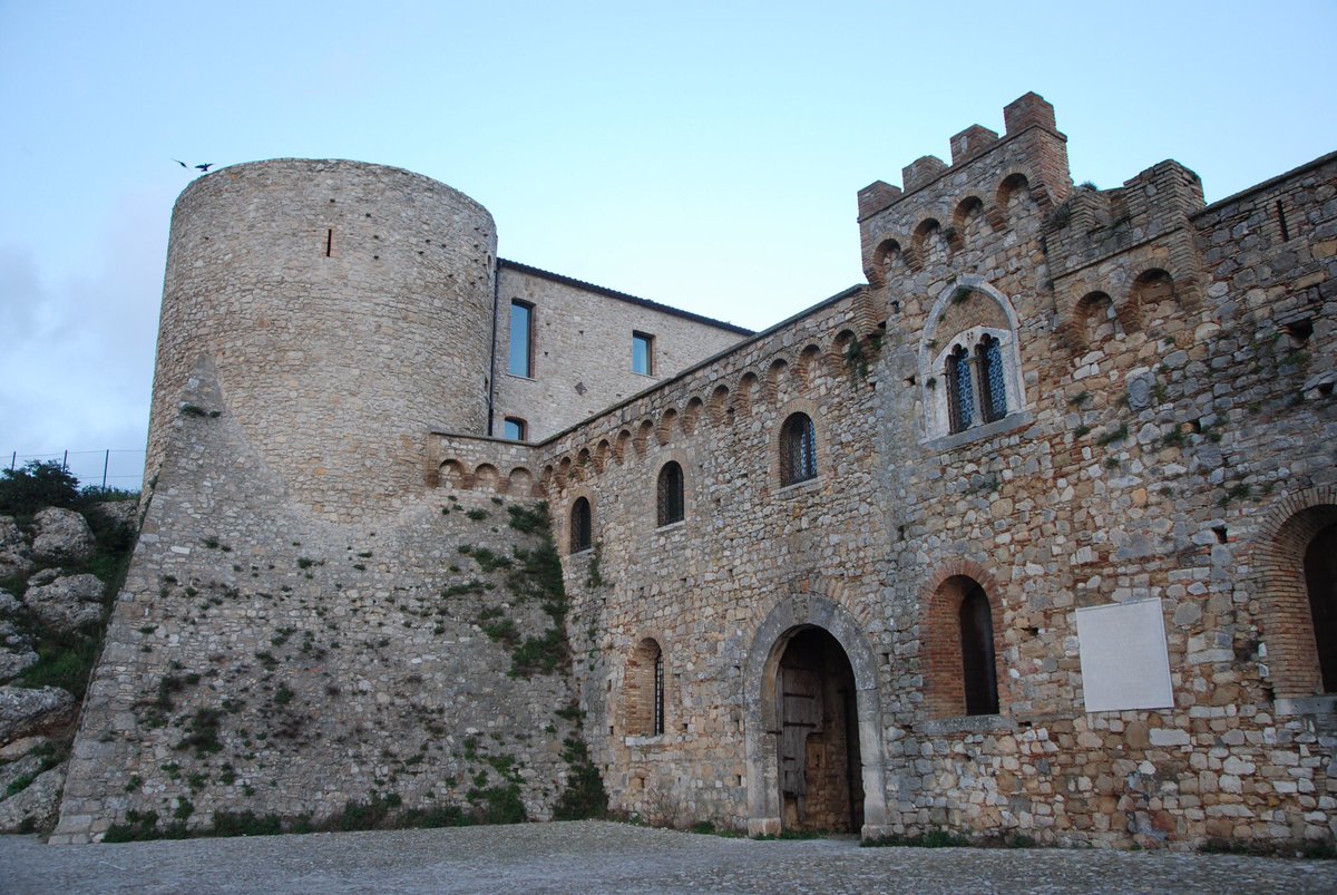 ArcheoLogica's tweet photo. #BuongiornoDa Bovino, #borgo dei Monti Dauni, inserito tra le Bandiere Arancioni del @TouringClub e tra @BorghiPiuBelli d’#Italia. Ricco di #Storia, #arte, #archeologia e tradizioni! https://t.co/ss6jmjmxuT