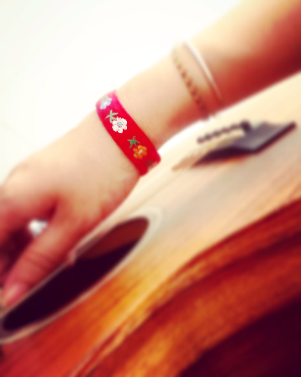 ameliexoxojoint's tweet photo. Now I'm readying for next song
I'll scope tonight or tomorrow!
#newsong #singer #singersongwriter #musician #artist #flower #guitar #taylor #gsmini #periscope #periscoper #periscopeapp #periscopetv #japanese #girl #taiwan #asiangirls #asia https://t.co/xCilAgcU31