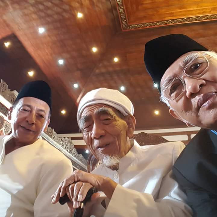 NUgarislucu's tweet photo. Swafoto kelas tinggi. 🙏 https://t.co/xkE048eD5M