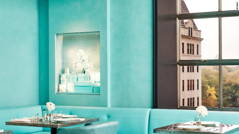 cnni's tweet photo. Starting Friday, you'll be able to actually have breakfast at Tiffany https://t.co/OJyUR4W8uF https://t.co/jybngwDvVS