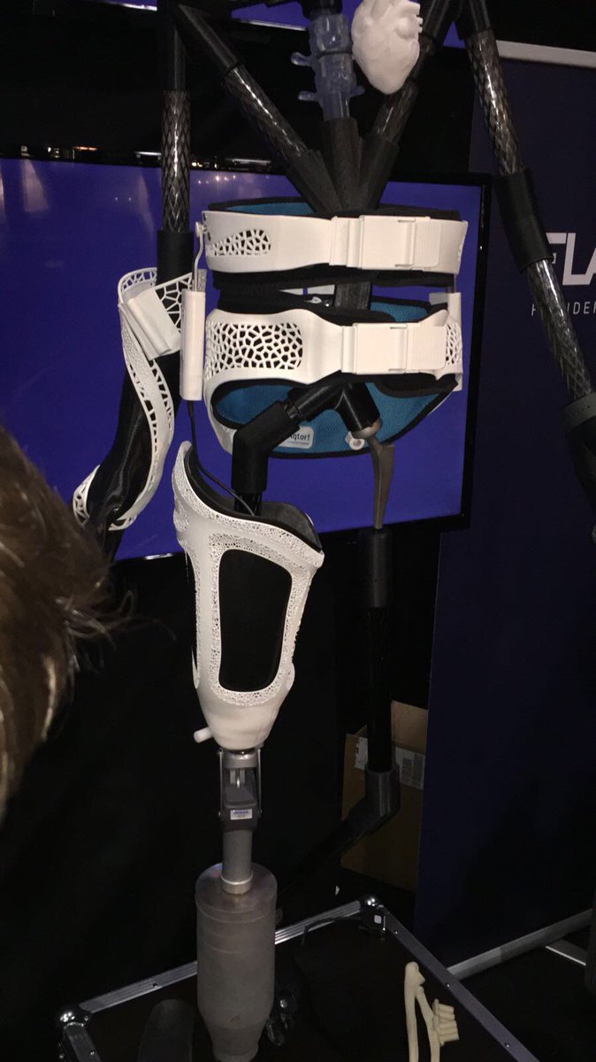 Gisteren werd Family of the Future gelanceerd op 'Prototyping 2017' in Kortrijk Xpo! #familyofthefuture #3DPrinting #Flam3D #prototyping2017 Ook Aqtor! was aanwezig met enkele eigen #3D hulpmiddelen! Een inspirerende avond!