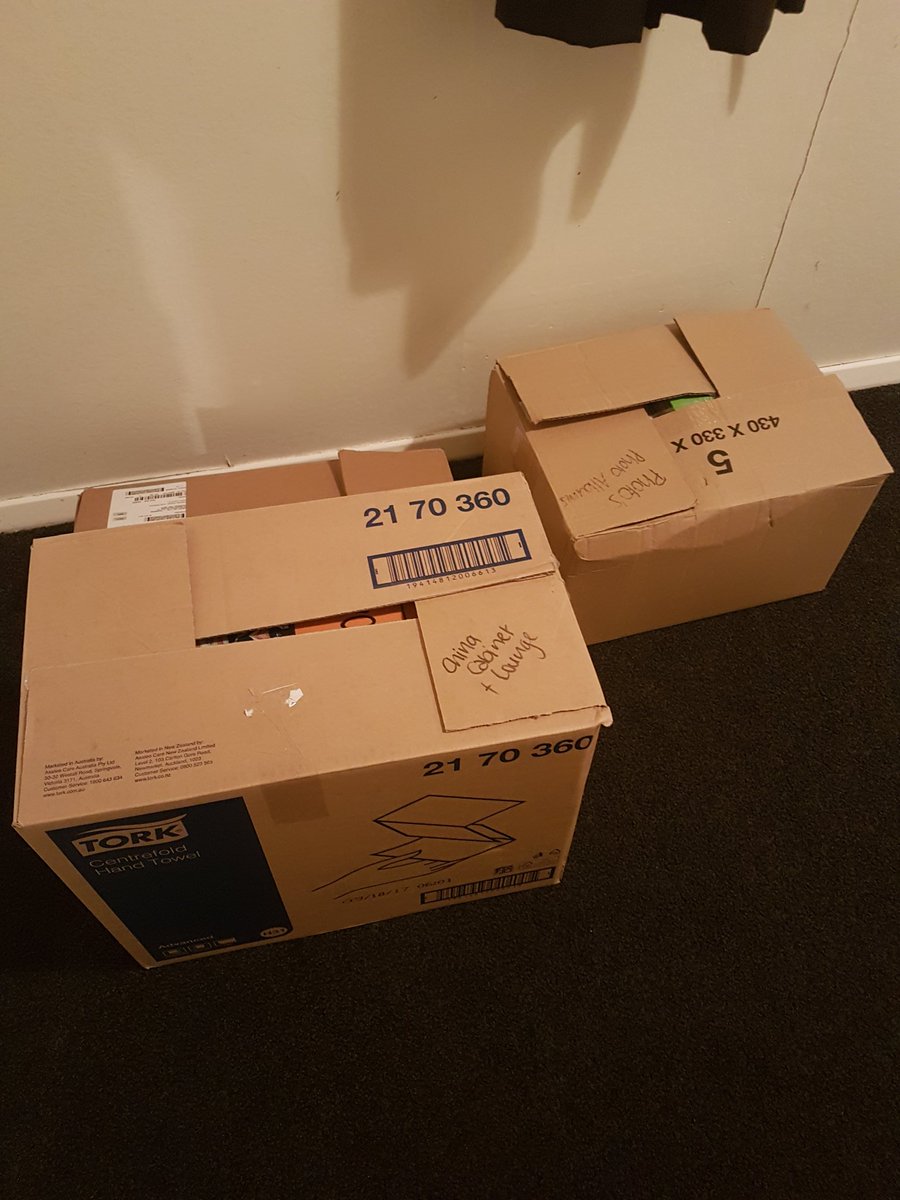 Michellet2111's tweet photo. Packing has begun 21 days to get my shit sorted. Why did I agree to 1st December settlement #needbubblewrap https://t.co/rZnSmHh1vl