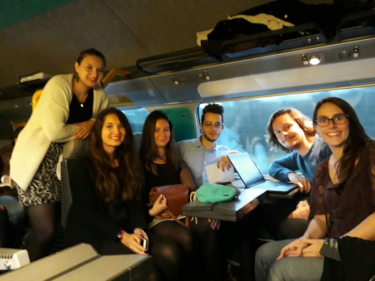 ChachaCarotte's tweet photo. #DAF2017 Wait for it...Support team is coming 😊 @AT_Internet_FR @AT_Users https://t.co/2CMsBr4uYi