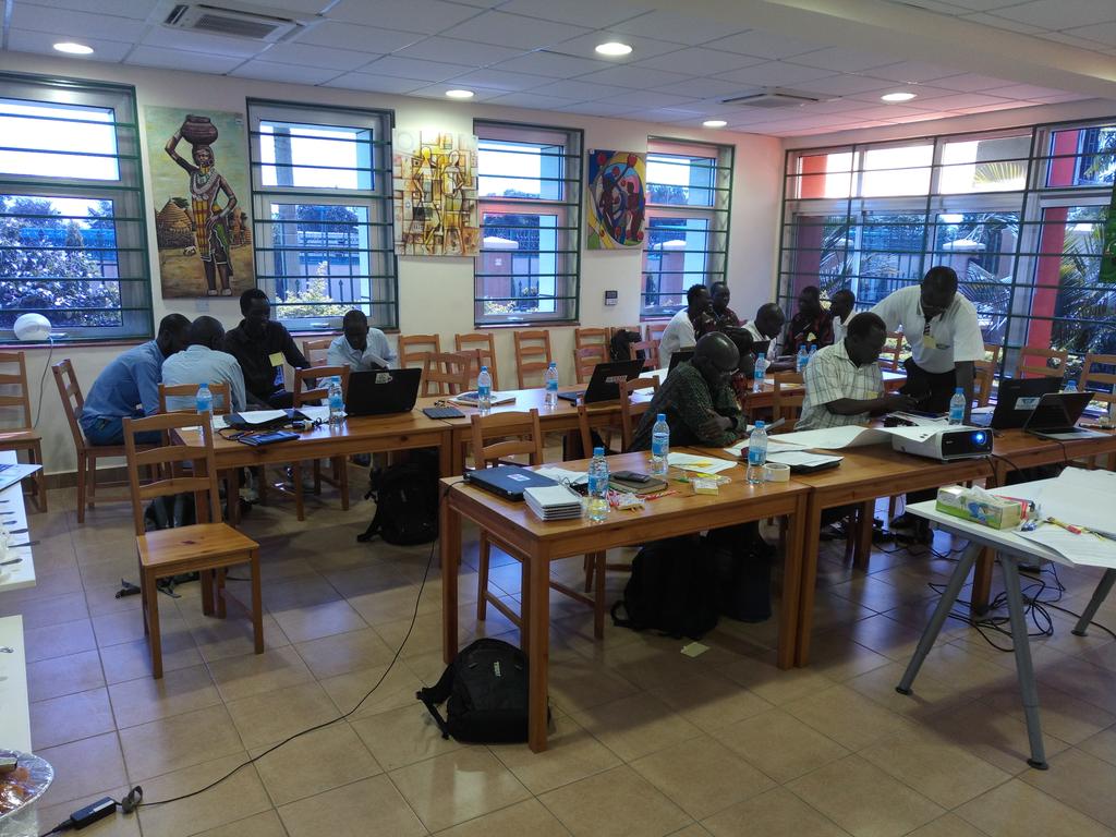 nelsonkwaje's tweet photo. Digital media training for National NGOs in #SouthSudan. 
Facilitating a session on the impact of digital media and the opportunities for small NGOs. https://t.co/J1ukhBAmwT