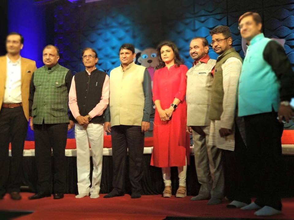 Himcomcreation's tweet photo. HIMCOM Students visited INDIA TODAY GROUP for the show BHAU BHAU. #HIMCOM #india_today_group #shweta_singh #aaj_tak #MMC #Course #students https://t.co/KphAUujBlh https://t.co/s0IUW847fL