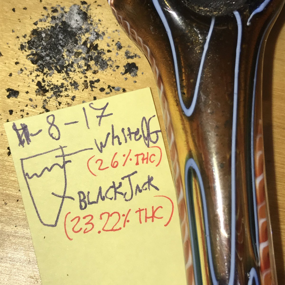 APPLESToNEPiX's tweet photo. 4= #nofilter😜
<🕛>
2= #BlackJack(@ 23.22%THC)
3= #ZKiTTLEZ🍭 #iNDiCA
<🕧>
1=for2moRRow🤔🎴
#SATiVA blend:
#WhiteOG(26%THC)
toPPing
♣️BLACKJACK♠️ https://t.co/c8wYUy2peL