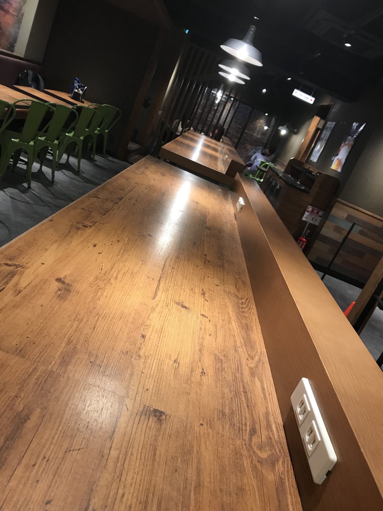 フィフィ やっと渋谷のタコベルに来れた アメリカではよく行ってたんだよなぁ 充電できるし ゆったりソファーの席もあるし ドリンクバーあるし しかも帰りにドリンク持って出れるし T Co Ram6yqsarv Twitter