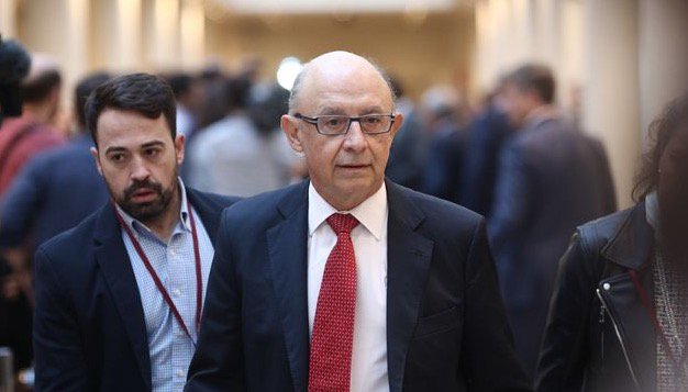 iescolar's tweet photo. Atención a esto: el Gobierno ha incumplido en los tres últimos años la regla de gasto por la que interviene Madrid https://t.co/H9rBHRgHpn https://t.co/99WKegXrdg