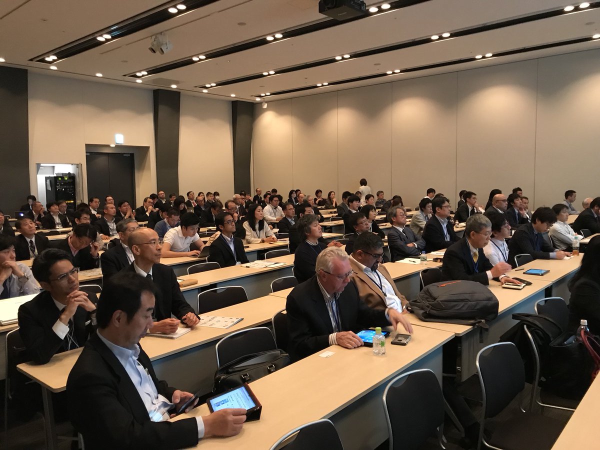 scopismnews's tweet photo. A truly international audience at #itSMFJapan with @ClaireAgutter having her very first interpreter https://t.co/obFsjYfnJG