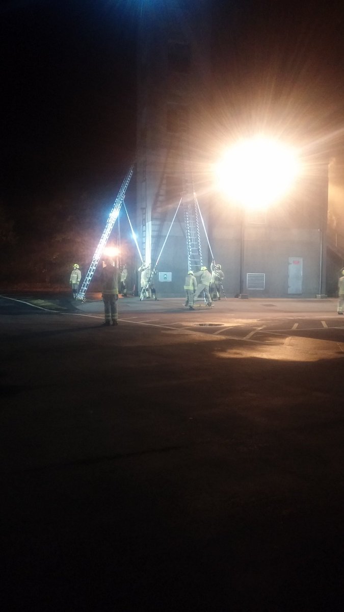On-call crews <a href="/MorristonFire/">M🔥rriston Fire Stn</a> @GorseinonFire <a href="/mawwfire/">Tân CGC / MAWW Fire</a> demonstrating core and BA skills during command audit. The new telemetry and set functions of the drawer equipment plus colleagues all working well.   #jointlearning