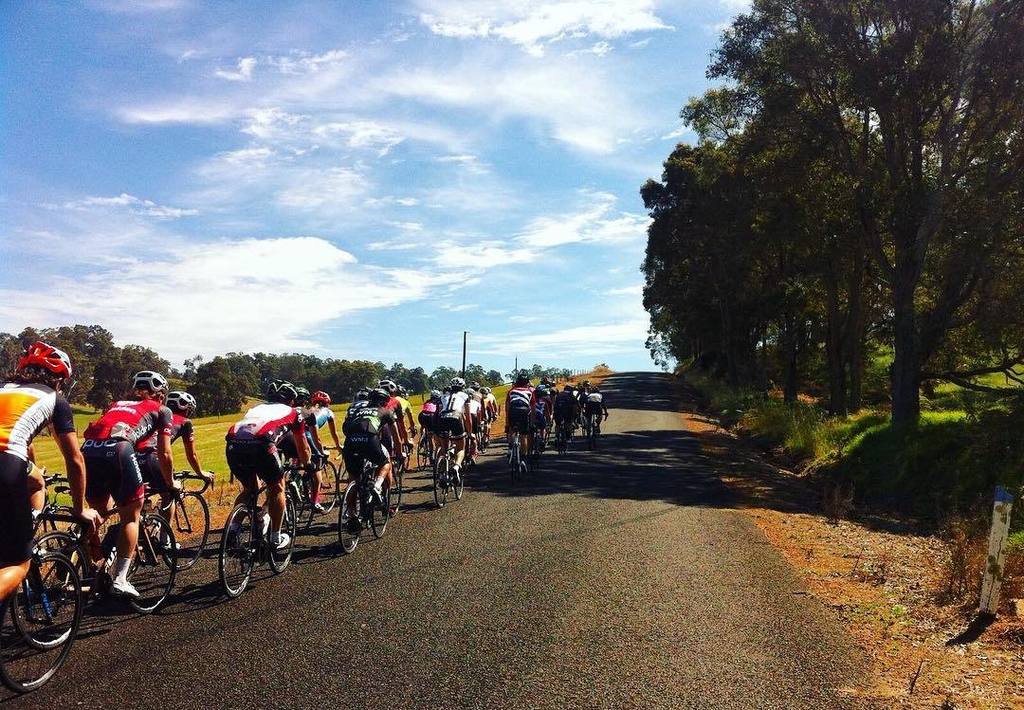 PooleyEmma's tweet photo. @tourofmr warmup ride 2: #vosmax from Kirup
#fromwhereiride #wymtm #foreverbuttphotos #lastminutetraining https://t.co/wBuly9ZBvm https://t.co/EcR7yBjDBN