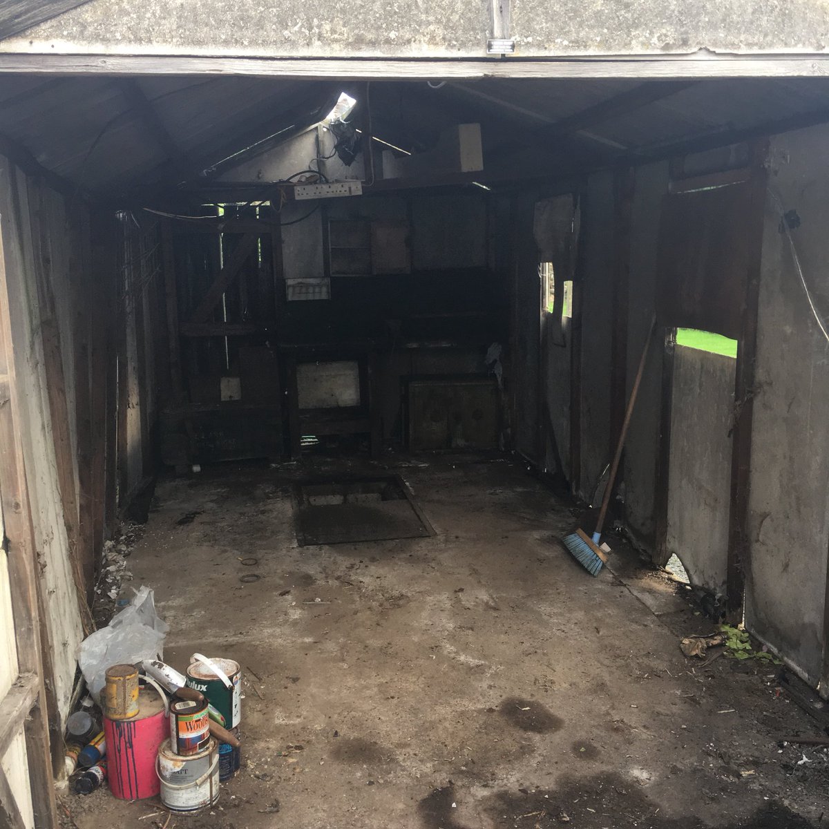 redroof_emma's tweet photo. House &amp; garage cleared #TeamREDS #environmentdecontamination #helpingthosewhocant https://t.co/k7229mpo5N https://t.co/PqPdxl6ioW