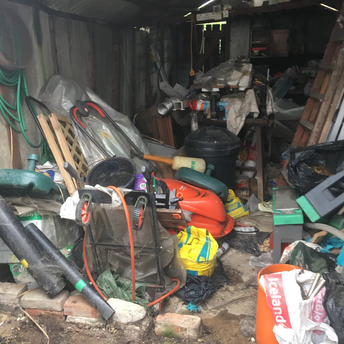 redroof_emma's tweet photo. House &amp; garage cleared #TeamREDS #environmentdecontamination #helpingthosewhocant https://t.co/k7229mpo5N https://t.co/PqPdxl6ioW