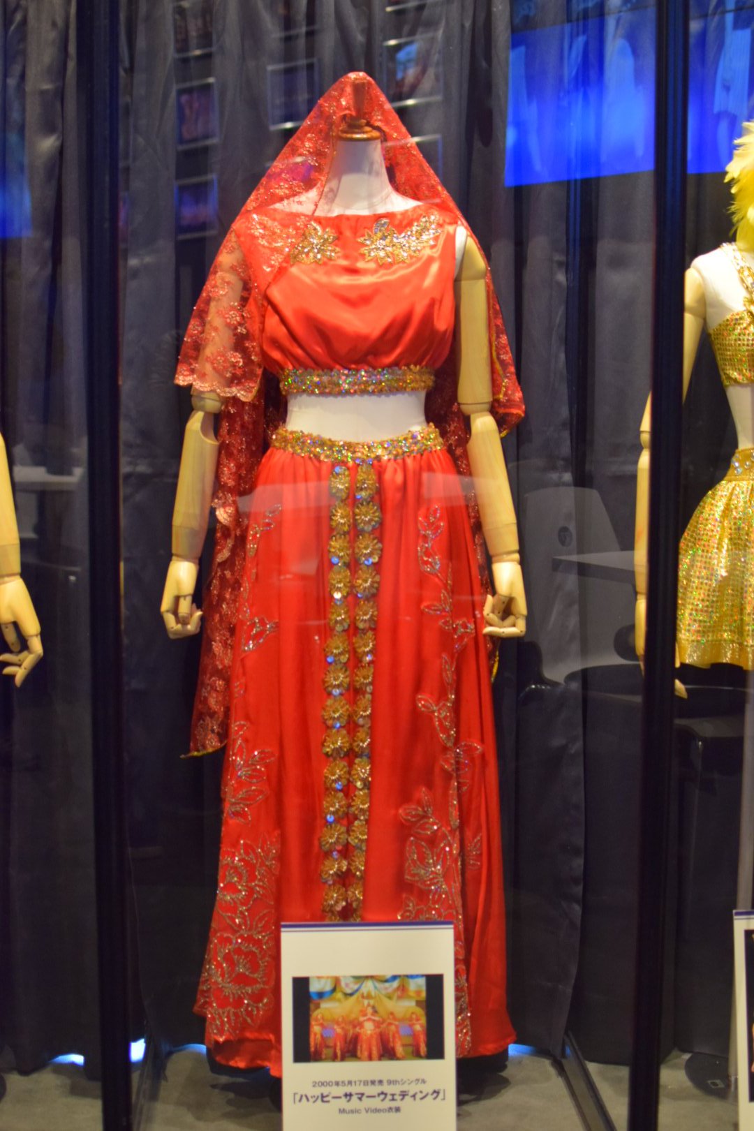 おかぴ 期間限定衣装その2 ハッピーサマーウェディング 凝ってるからバストアップと2枚撮り 店内で流れたライブ映像のダンシングラブサイト00の印象が強くて赤だったの忘れてた 年目のモーニングコーヒー T Co U8cnvtq9du Twitter