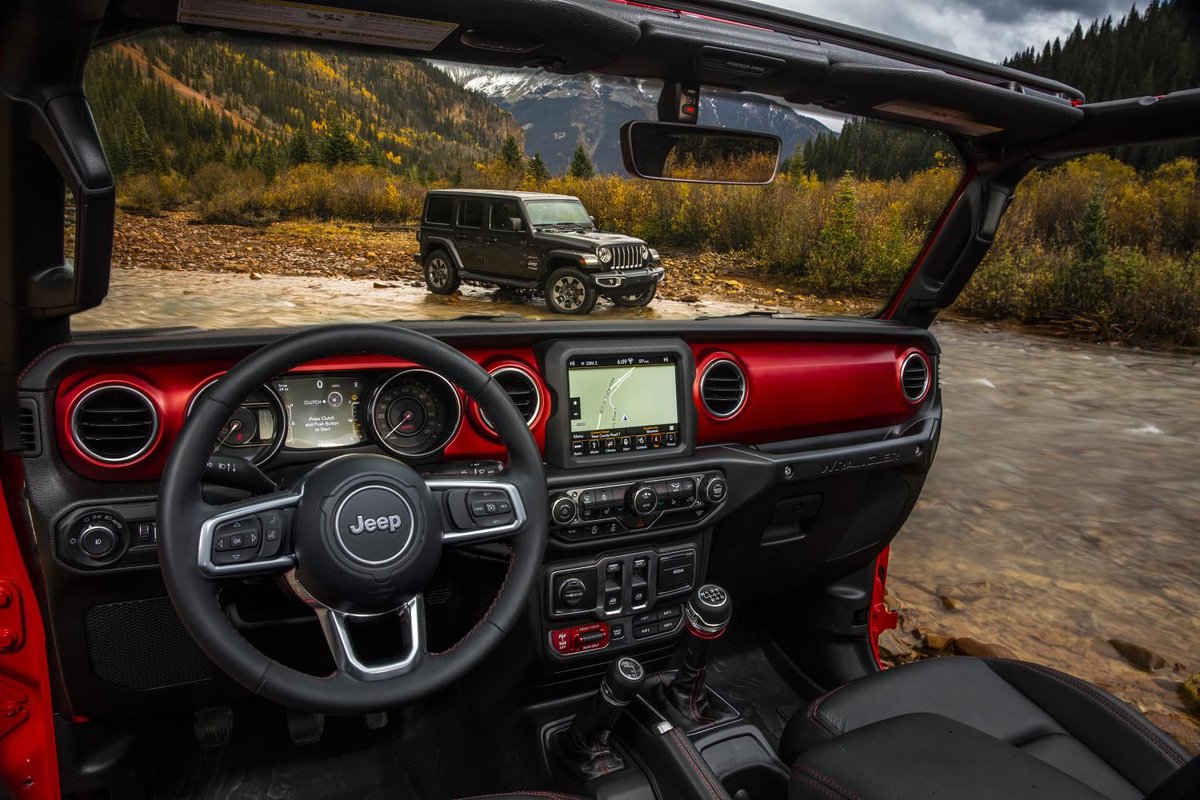 carkeeuk's tweet photo. A new #Jeep #Wrangler is coming later this month and it's available with a 'convenient fold-down windshield for off-road purists'. https://t.co/OAc1UoLAID