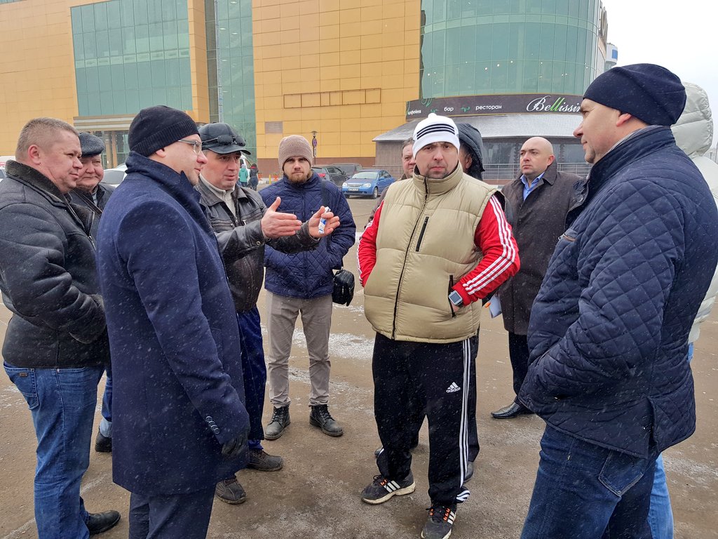 Встретился с водителями такси, говорили о дорожной сети города и борьбе с нелегальными такси