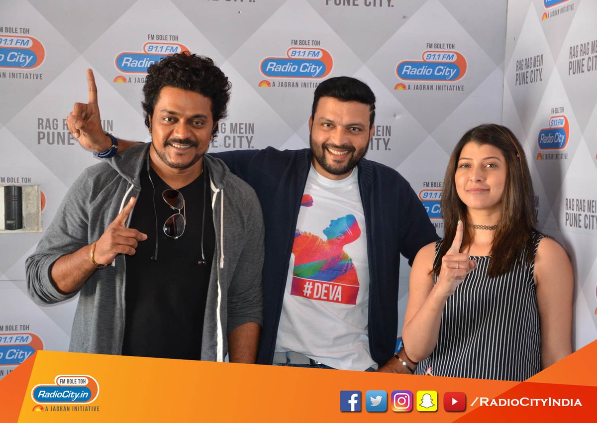 <a href="/devathefilm/">Deva Marathi Movie</a> मधील 'रोज रोज नव्याने' हे नवीन मधुर गाणे ऐका, आपल्या #RadioCity 91.1 वर !! #RadioCityPune #Deva #RojRojNavyane <a href="/rjshonali/">RJ Sho Sho Shonali</a> #SonuNigam <a href="/amitraj8191/">Amitraj</a> <a href="/Kshitij_P/">Kshitij Patwardhan | क्षितिज पटवर्धन</a> <a href="/shreyaghoshal/">Shreya Ghoshal</a> <a href="/imAnkkush/">Ankush</a> <a href="/tejaswini_tweet/">Tejaswini</a> #StayTuned #PC <a href="/SagarSakhare500/">Saga_graphy</a>