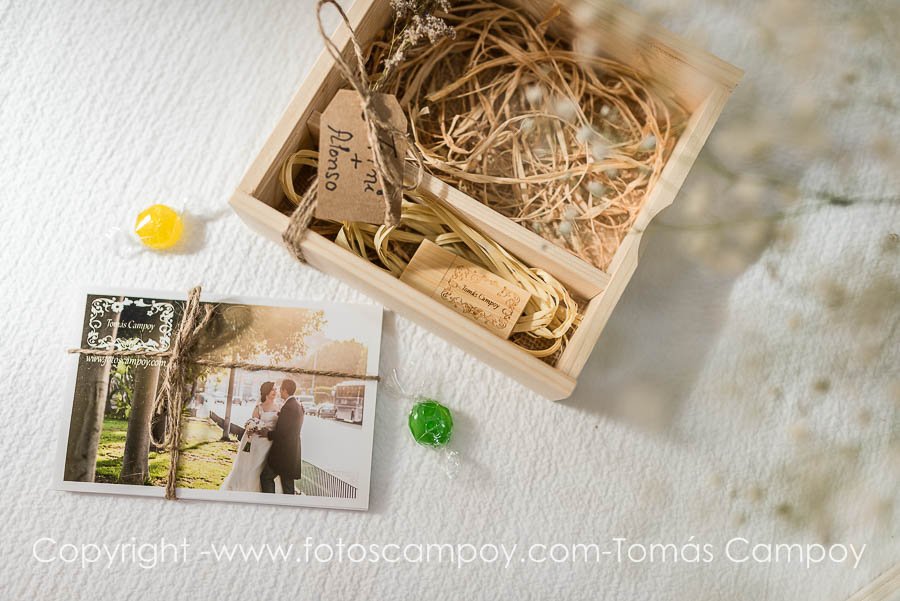 fotoscampoy's tweet photo. #packagingbodas #packagingtomascampoy #pendraiver #pendrivesparafotografos #boda #bodas_guapas #bodas #entregabodas #fotografodeboda #fotografodebodas #tomascampoyfotografia #fotografosmurcia #tomascampoy #fotografosdeboda #Murcia #murciabodas #bodasespaña #bodasmurcia2017 #bodas https://t.co/G8gUGb5Cwi