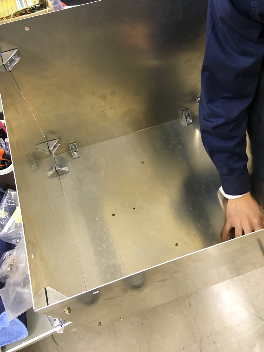 oit_proiteres's tweet image. 現在お弁当箱を作っています。