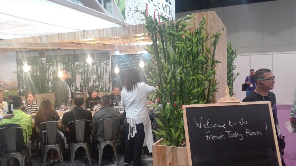 ThibautTrac's tweet photo. #Bordeaux #Tasting at New French Tasting Room @BF_vins  at Hong Kong Wine Fair @Hktdc https://t.co/yDunS3lvTs