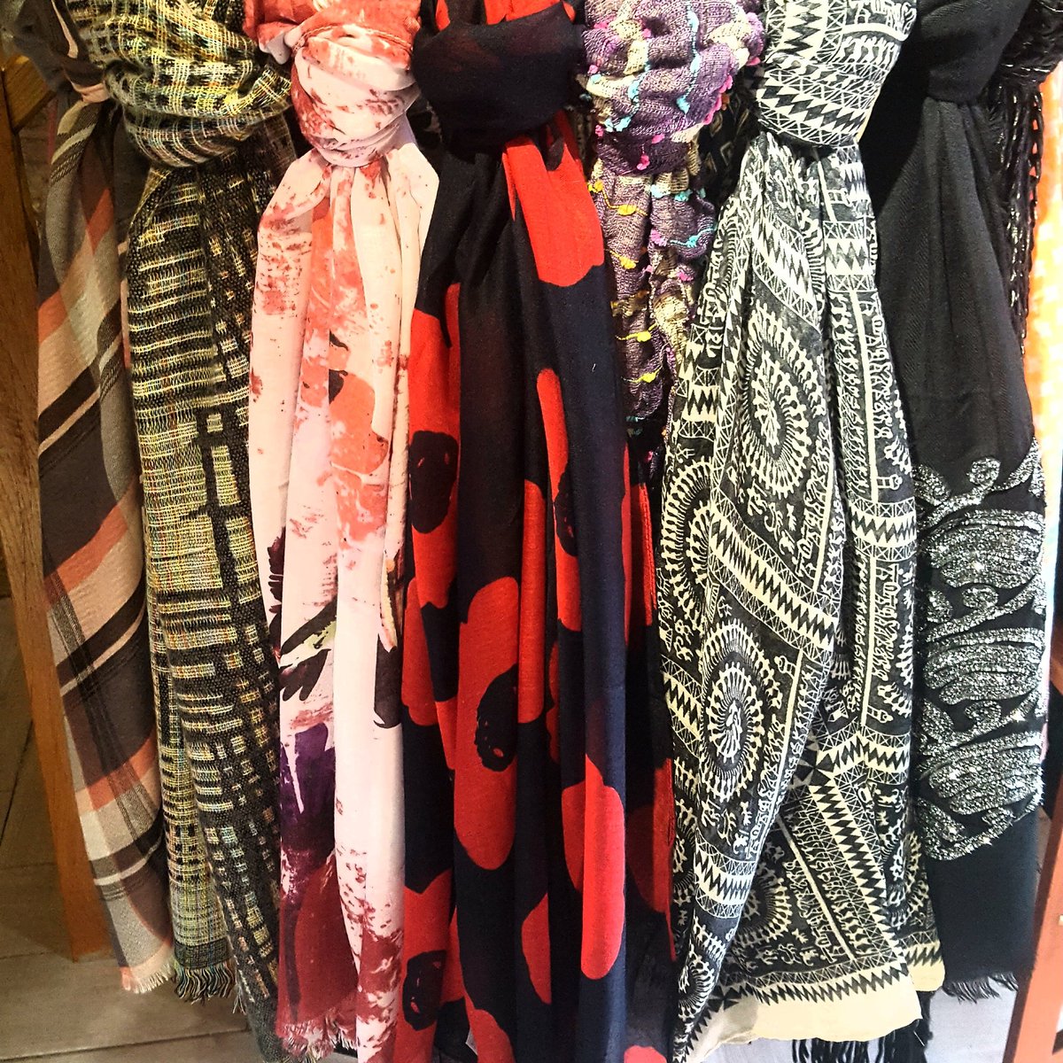 Patchwork_Pig's tweet photo. Brrrrr i think i might need one of these little beauties on this morning. Mmm which one tho. 😕 https://t.co/4Fh7uJ90LJ #winterscoming #wrapupwarm #stormyweather #imprepared x https://t.co/cFw6YtXpCv