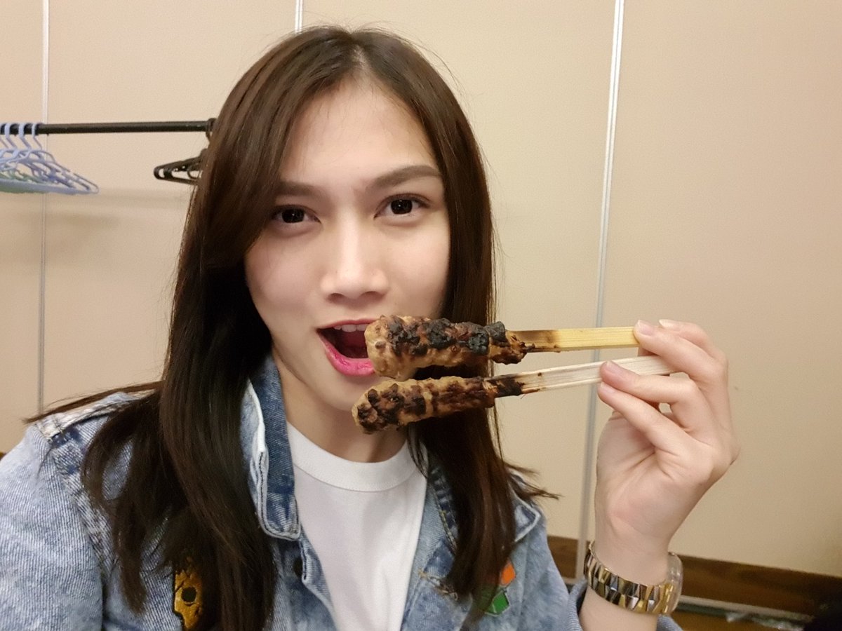 MelodyLaksani's tweet photo. Habis GR, makan sate lilit. Enakkk~ alhamdulillah😇 https://t.co/MUARSQAKS5