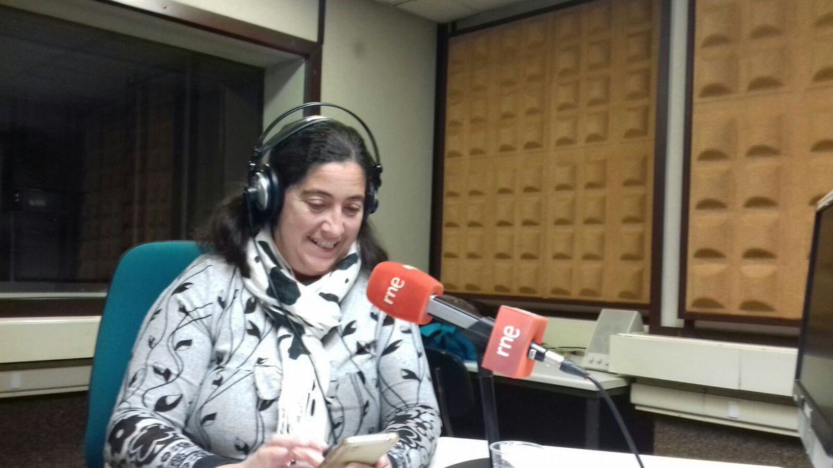Pues a RNE que me fuí y en @GD_RNE les conté todo lo que pasa en el colegio Regina Violant. Gracias a <a href="/CarlesMesa/">Carles Mesa🍉</a> y su equipo por interesarse por nosotros También gracias a <a href="/change_es/">Change.org España</a> por ayudarnos en esta lucha. Aquí os dejo el podcast 
rtve.es/m/alacarta/aud…