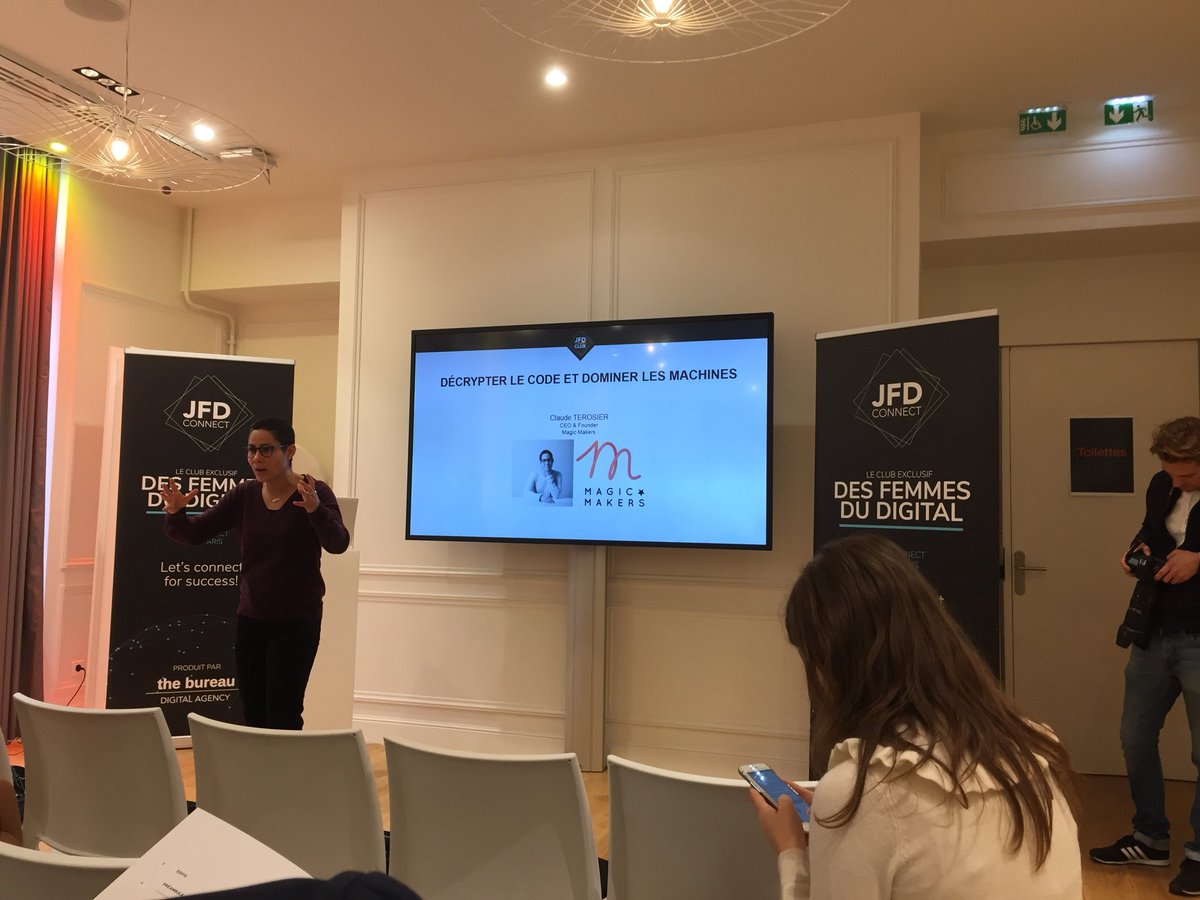 Ohlivres's tweet photo. « Il n’y a aucune raison pour que les enfants n’apprennent pas à coder. C’est une question de pédagogie. » @MagicMakersAt #JFDconnect https://t.co/Pyo4uG1hOY