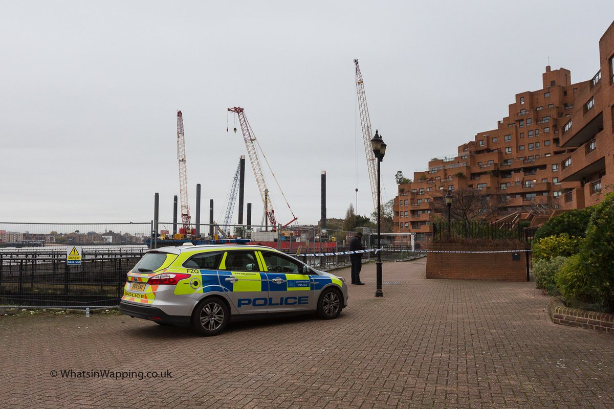 WappingLondon's tweet photo. Police cordon this morning, many Free Trade Wharf residents still evacuated &amp; King Edward Memorial Park #kemp footpath closed following partial collapse of crane platform in Thames last night at @TidewayLondon #supersewer construction. Now appears stabilised #Wapping #Limehouse https://t.co/F4wGDrWD9f