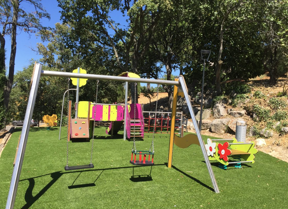 QualiCiteFrance's tweet photo. A Hauts-de-Venelles, les #enfants ont de quoi s'amuser 😜 Ils peuvent #grimper, se #balancer, #escalader, et #glisser 🤠 #AireDeJeux #jeu https://t.co/Yj9OexnLg9