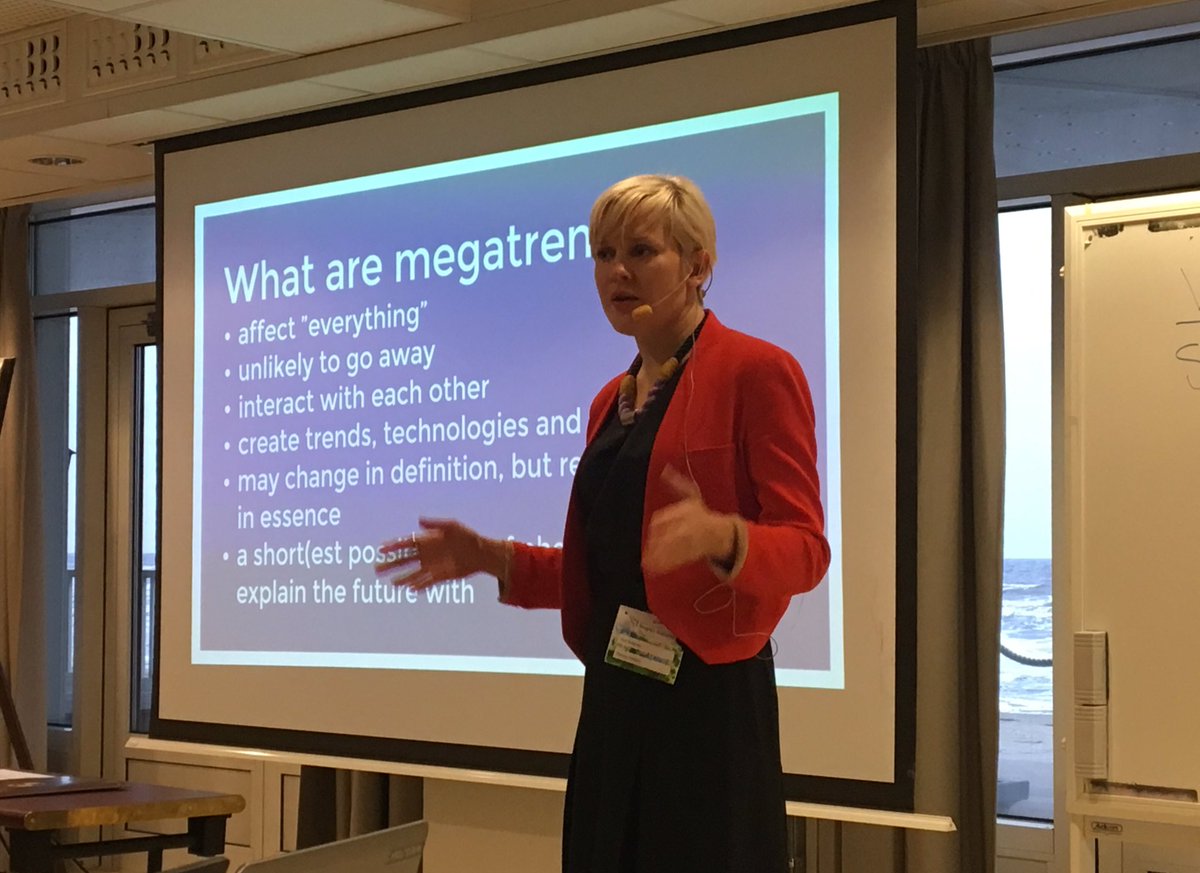 I en allt mer komplex och oförutsägbar värld kan vi inte förlita oss på långsiktiga strategier, vi måste experimentera mer, tillsammans med många olika aktörer! <a href="/Outikookoo/">Outi Kuittinen</a> #hallandvaxer #megatrends