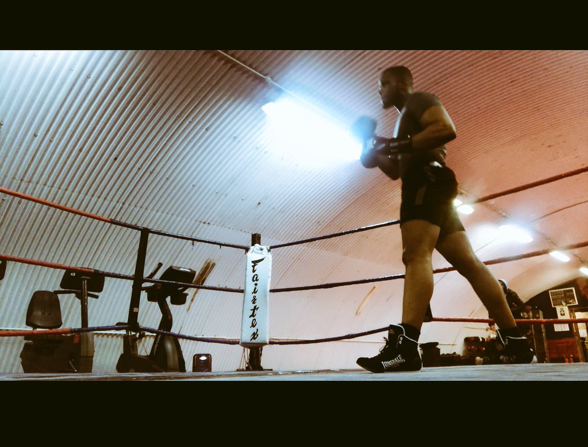 IamDSV's tweet photo. Stand tall 🦁 #Shadow #Boxing #Jab https://t.co/rUFMJwM5IF