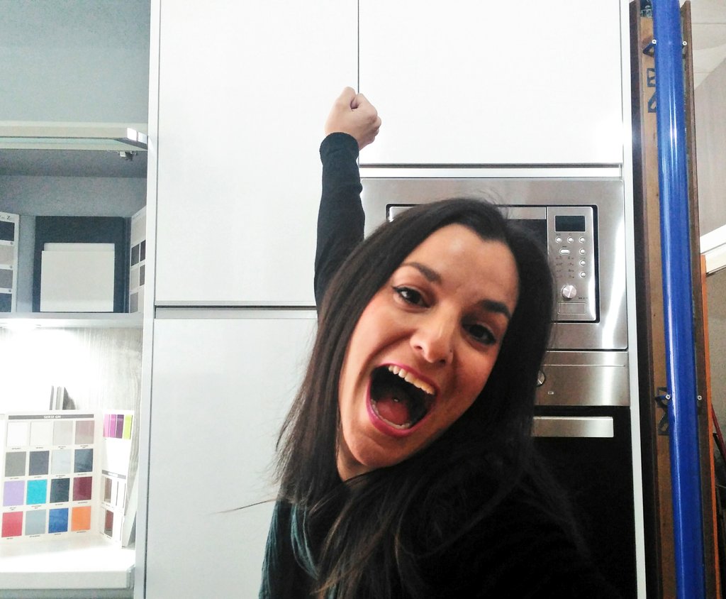 kornacha's tweet photo. Pues ya va el 50% ayer me quitaron los braquets de arriba, ahora me gusta sonreΓr mas q nunca, feliz juernes a todos #KornyATopeConLaCope #OuOuYeah #xDDD https://t.co/GsnndTa6lo