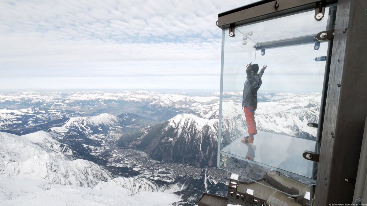 SavoieMontBlanc's tweet photo. 1000 m sous vos pieds, une cage vitrée sur 5 faces et une vue imprenable sur le #MontBlanc... Oseriez-vous mettre un #pasdanslevide ? 😲
👉 https://t.co/J0BlmxRmuS https://t.co/CSG8bK5d0Q