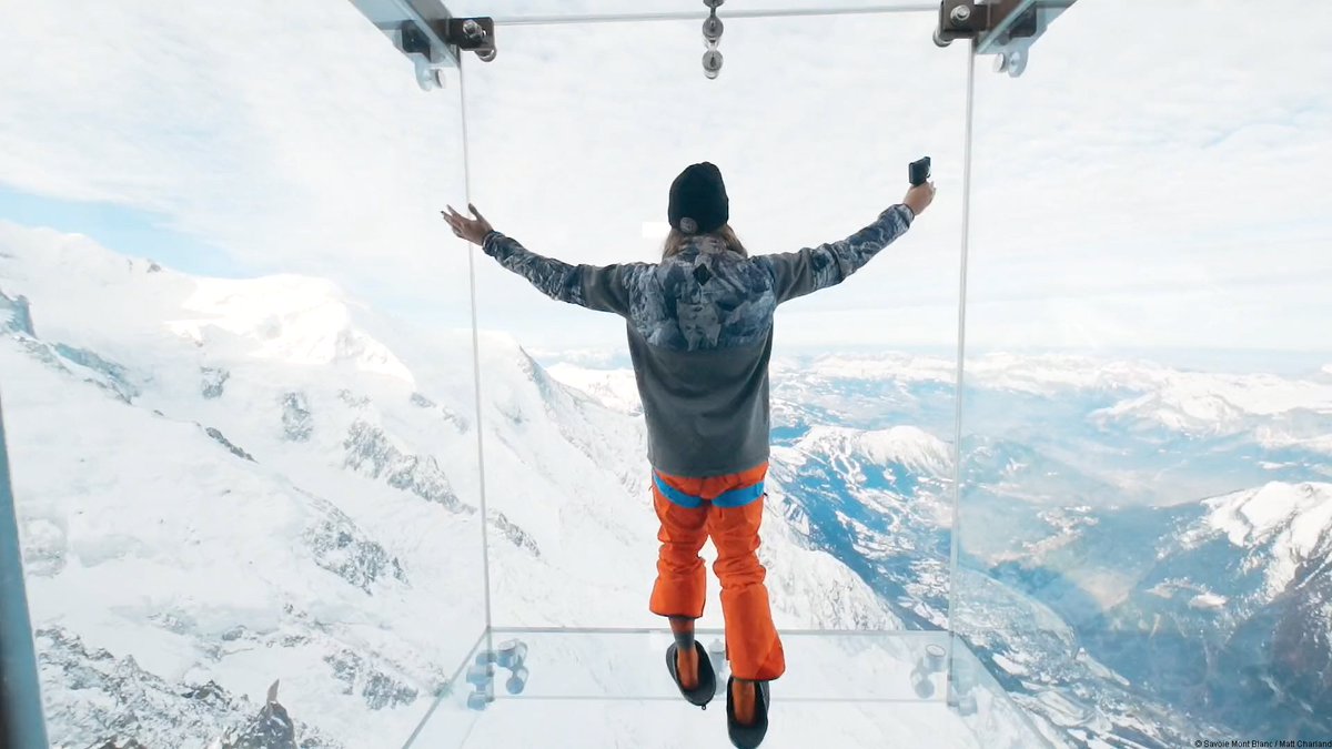 SavoieMontBlanc's tweet photo. 1000 m sous vos pieds, une cage vitrée sur 5 faces et une vue imprenable sur le #MontBlanc... Oseriez-vous mettre un #pasdanslevide ? 😲
👉 https://t.co/J0BlmxRmuS https://t.co/CSG8bK5d0Q