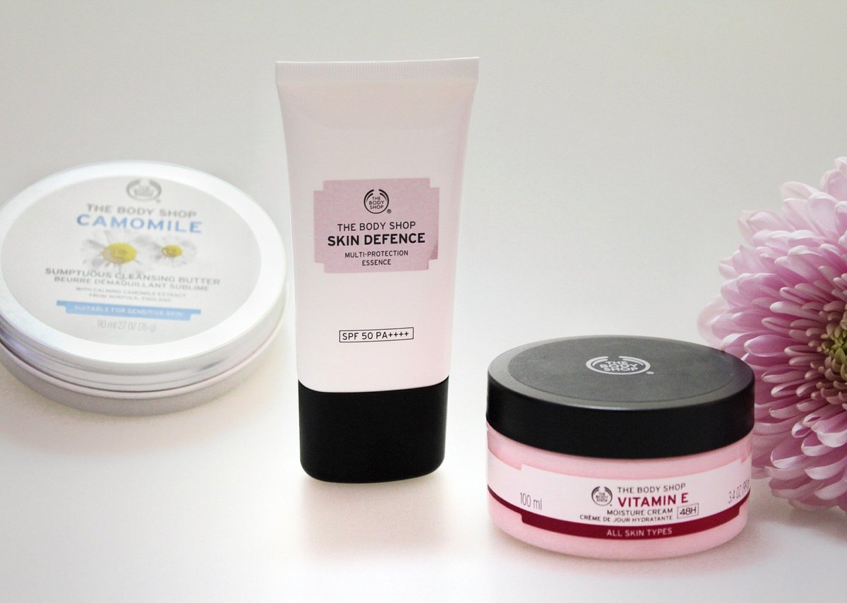 meka_owethu's tweet photo. You face. Your ID. 
#makeupcanwait #lookgoodnaked #goodskin #moisturecream #spf50pa #chamomilesumptuouscleansingbutter #GirlTalkZA https://t.co/hi5lEej22Q