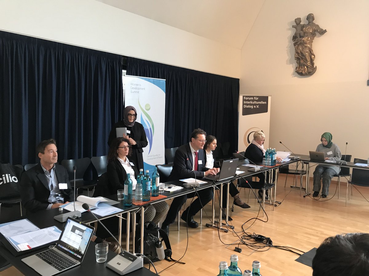 BddiOrg's tweet photo. Heute sind wir in Frankfurt hier im @HausamDom für unsere Vorbereitung & Konsultationsmeeting der #WomensDevelopmentSummit (@W_D_Summit ) https://t.co/V9Oe2xrW7t