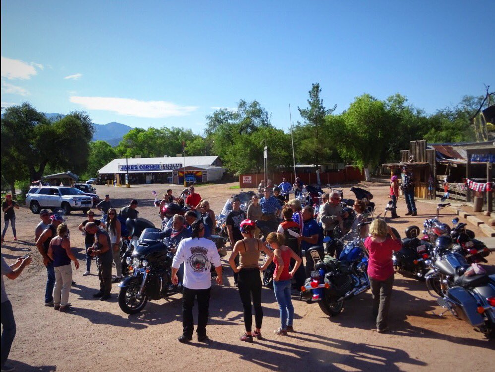 On c’est rassemblé entre français mais aux USA à un moment dans ma vidéo c’était le kiff vous en pensez quoi ?  youtu.be/gDPD7Tp4zQQ