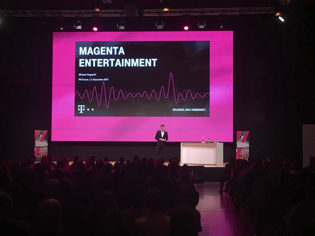 alexluyken's tweet photo. „Ich liebe meinen Job“ So eröffnet @M_Hagspihl das #PKForum #Telekomwall https://t.co/cdPwzKG8J2