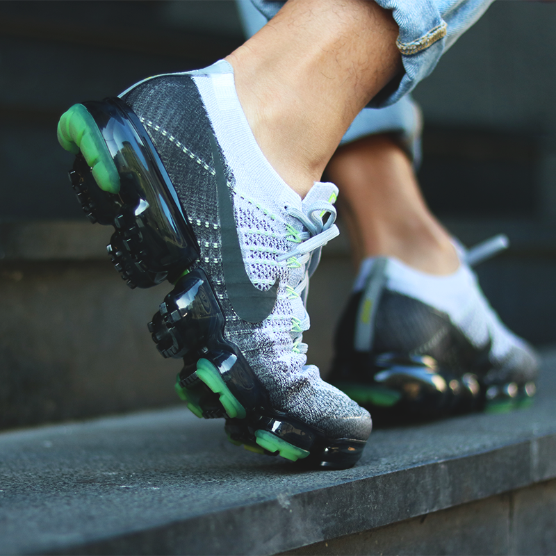 🔥🔥🔥 La Nike Vapormax Flyknit Neon du 'Heritage Pack' est dispo dès maintenant sur courir.com 👉 bit.ly/2zvGXF8