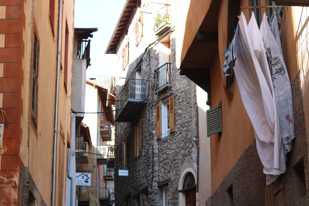 icilesartisans's tweet photo. Surnommé " La #Suisse #Nicoise ", #SaintMartinVesubie nous présente ses petites #ruelles en attentent de #neige #hivernale !
#Beeshary https://t.co/AcNWKm2747