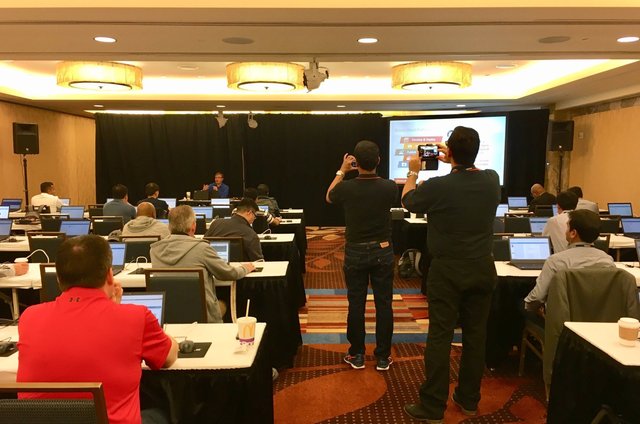 BasVanDorsten's tweet photo. A look into all the announcements at OpenWorld 2017 By @FrancoUcci #oow17 : https://t.co/x6SZw9xwFi https://t.co/9BQKlCG31d