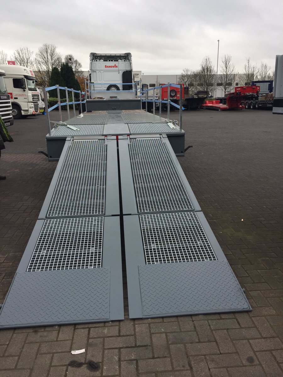 SangwinGroup's tweet photo. Have you seen our NEW state of the art low loader? Tel: 01482 329921; email sales@sangwin.co.uk for quote #investinginhull #hull #machinemoving @aplant_hire @ElliottModular @AshcourtHouse @vencoplant @centricaplc @SSE @SamAllon_Hull @MW_Group_UK @BarekLiftTrucks @ImpactForkTruck https://t.co/7hqESKWmNK